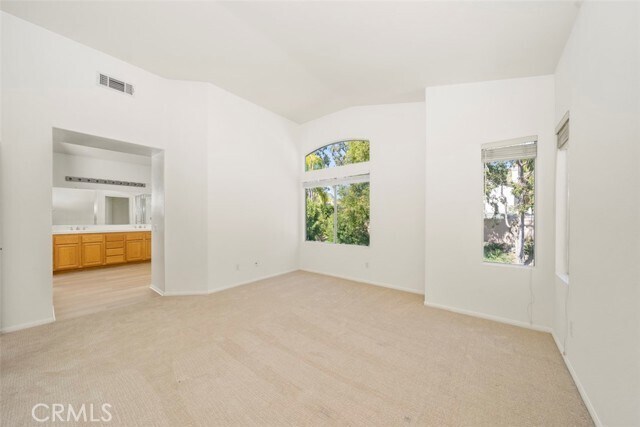 Building Photo - 17 Camarin St