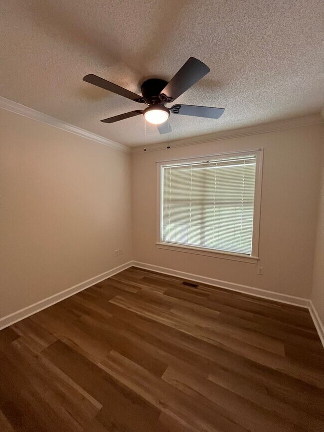 Building Photo - North Lowndes County Home