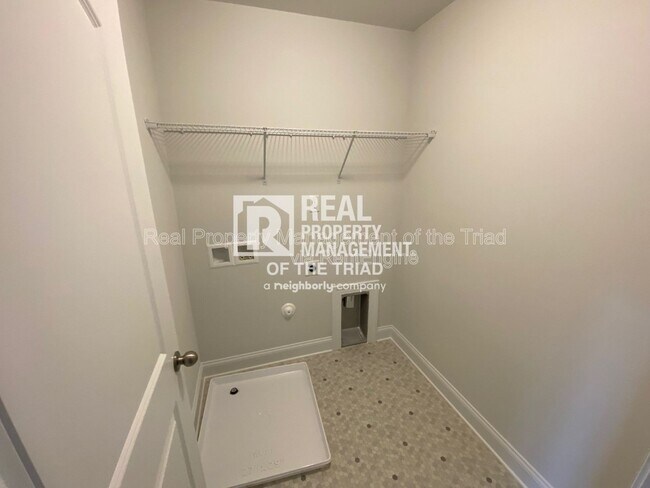 Building Photo - 4332 Holstein Dr