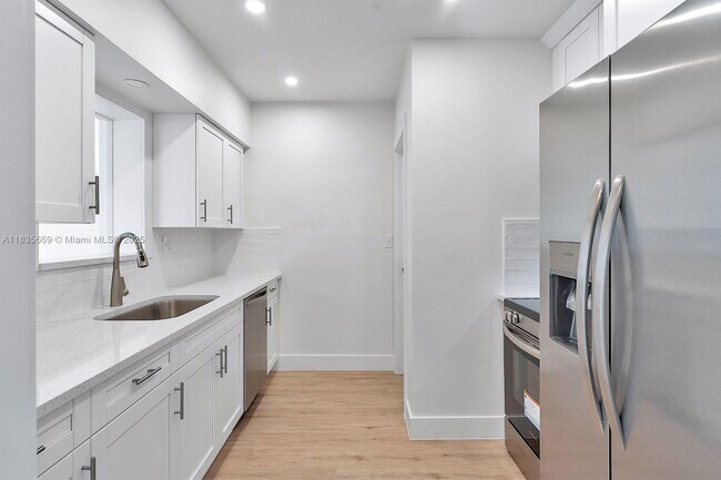 Building Photo - 1751 12th Ct N