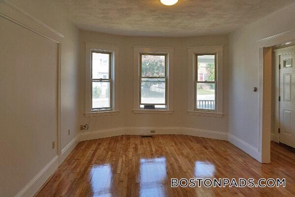 Building Photo - 381 Crescent St
