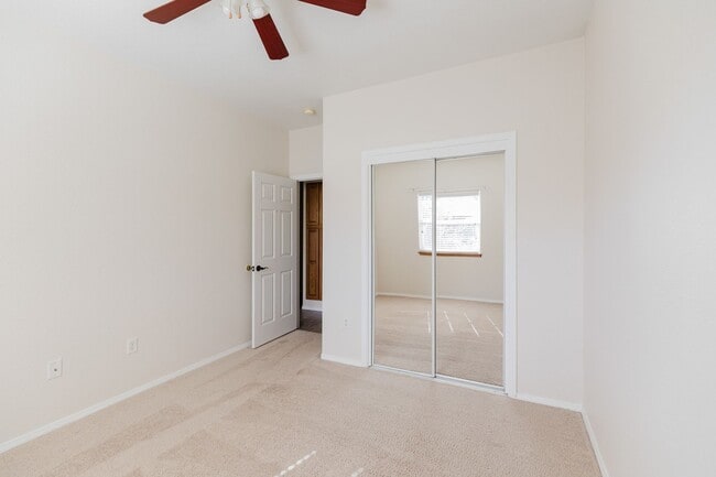Building Photo - Spacious 4 Bedroom Home with Fireplace