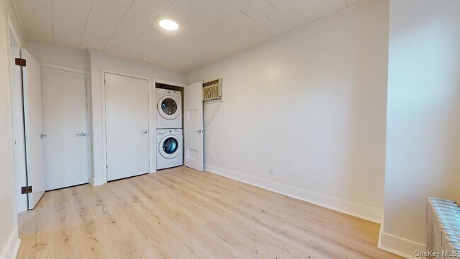 Building Photo - 96-29 72nd Road Unit 2