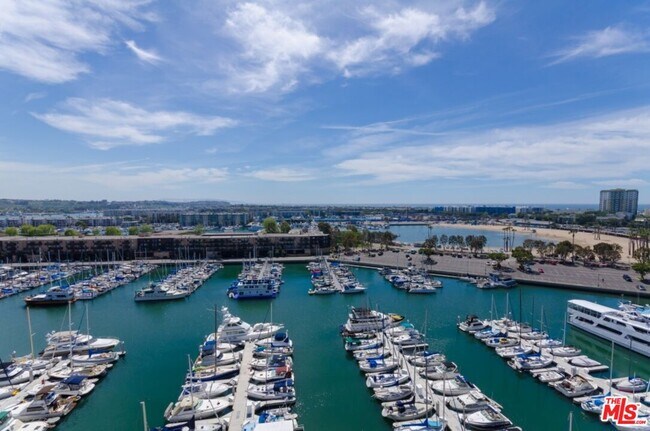 Building Photo - 4267 Marina City Dr