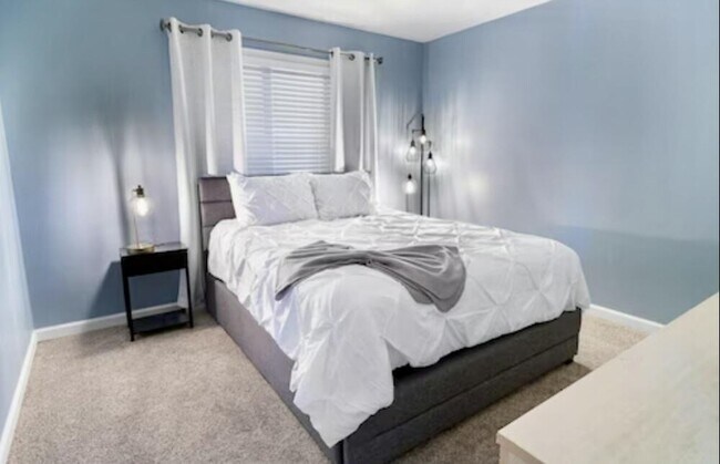 Building Photo - 4109 Pinehurst Cir