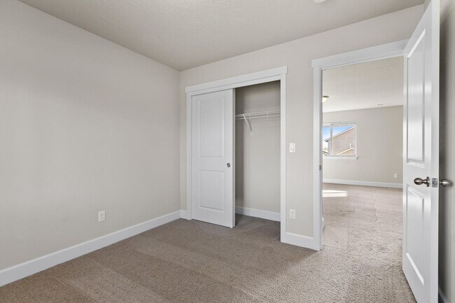 Building Photo - Bring the DOG!  Beautiful Like New NE 4 Bd...