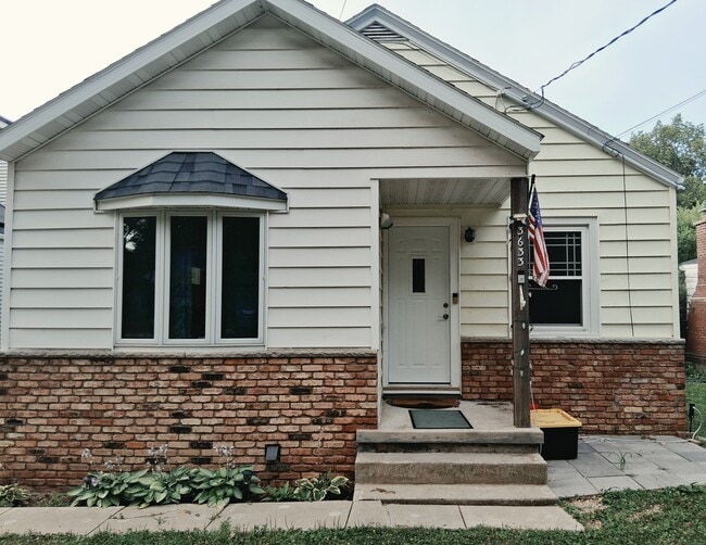 Front Entry - 3633 Dennett Dr