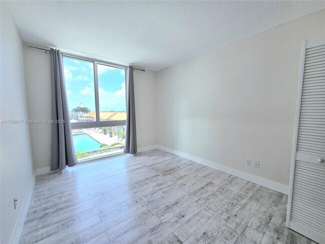 Building Photo - 335 S Biscayne Blvd