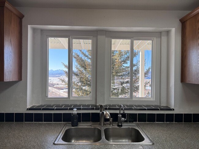 Building Photo - Beautiful mountain home now available in Kamas, UT