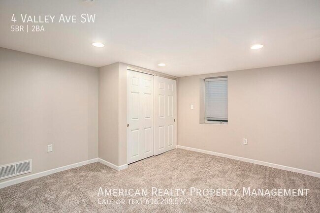 Building Photo - 4 Valley Ave SW