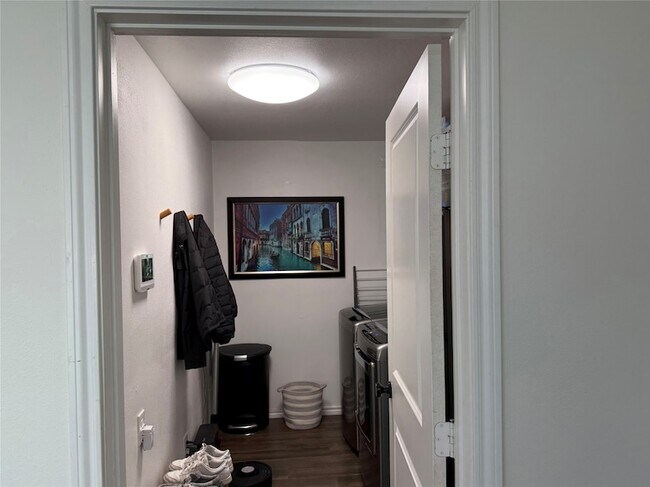 Building Photo - 1504 Summertree Ct