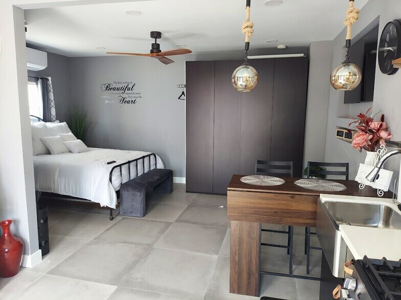 Overall View - 1746 W 71st St