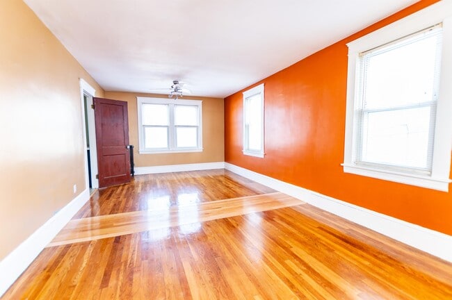 Building Photo - 204 Alsace St