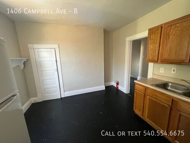 Building Photo - Spacious 1 Bedroom 1 Bath Apartment with B...