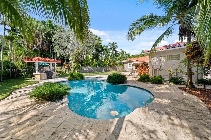 Building Photo - 10626 NE 10th Ct