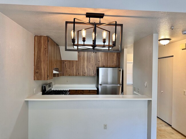 Building Photo - 2 Bedroom, 2 Bath Condo