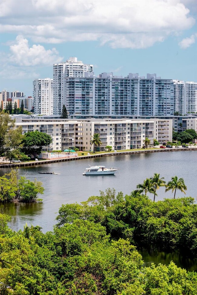 Building Photo - 17301 Biscayne Blvd