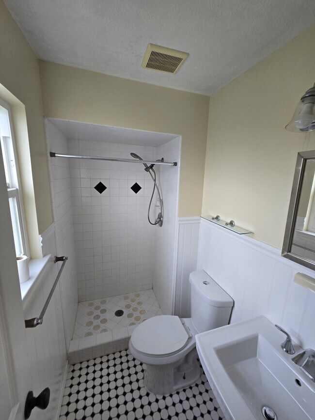 Building Photo - 2575 Dry Creek Dr