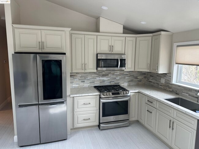 Building Photo - 22550 Hidden Hollow Dr