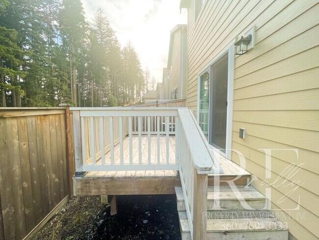Building Photo - Spacious 4 Bedroom In Prime Location!