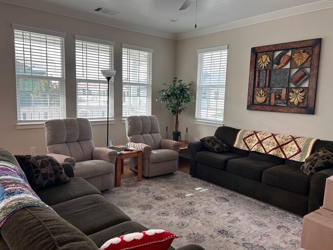 Building Photo - Fairview Village 55+ community $500 of first months rent.