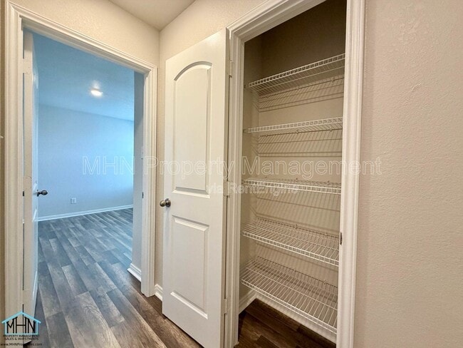 Building Photo - 10950 Chippewa Trce