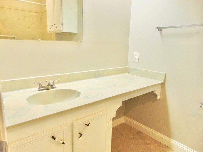 Building Photo - Beautiful Home for Lease!