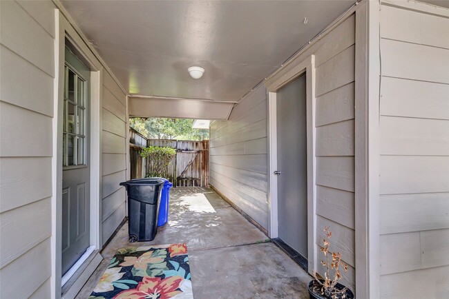 Building Photo - 7703 Pine Cup Dr