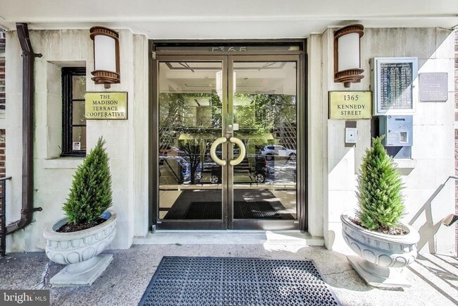 Building Photo - 1365 Kennedy St NW