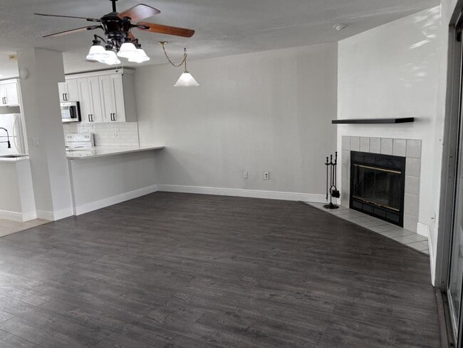 Building Photo - 7617 Tamarind Ave