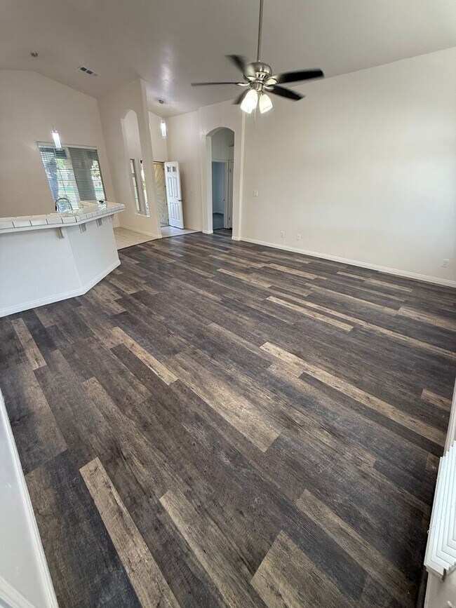 Building Photo - 10109 Bay Colony Dr