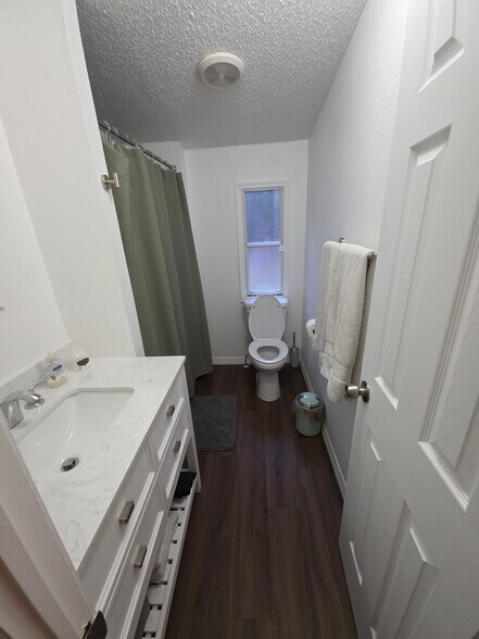 Building Photo - 2160 Milrose Dr