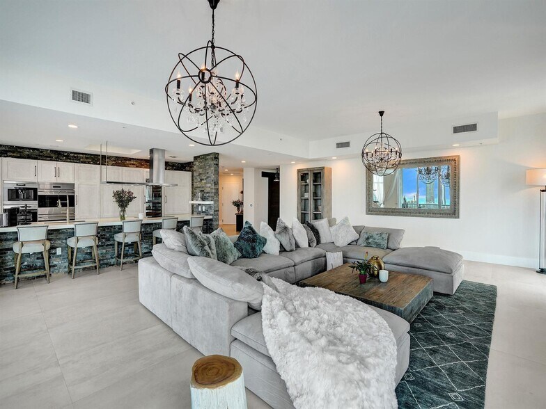 Building Photo - 17301 Biscayne Blvd