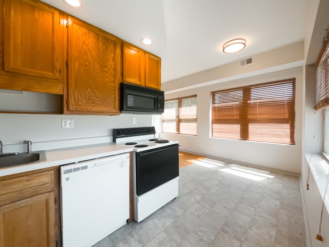 Primary Photo - Madison Apartments