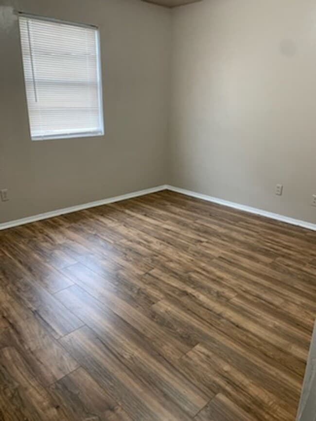 Building Photo - 2/1 HUD Accepted Fourplex in Bryan