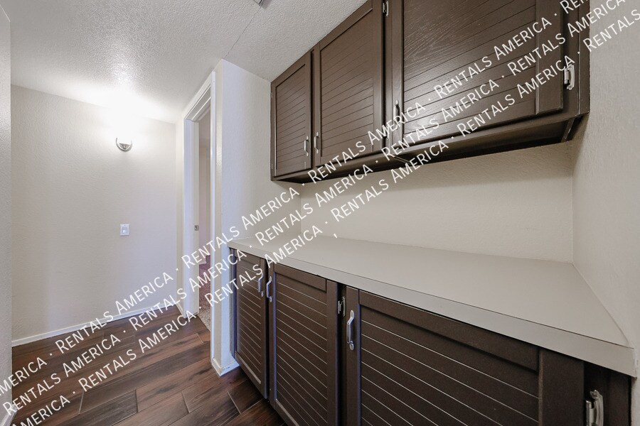 Building Photo - 4583 W Elgin St