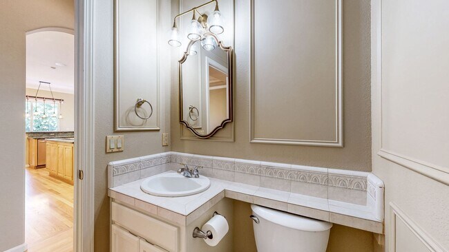 Building Photo - Gorgeous Home with private yards, large de...