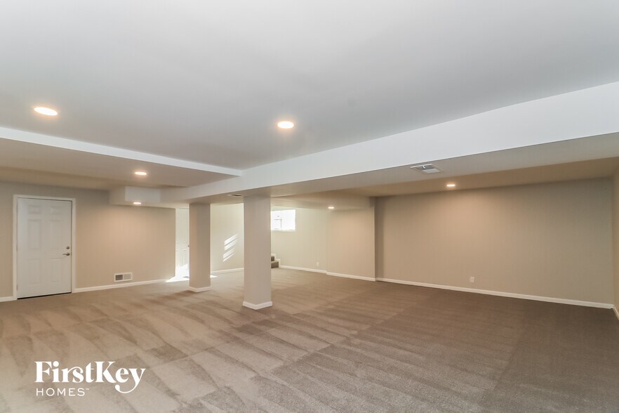 Building Photo - 2515 Cottonwood Dr