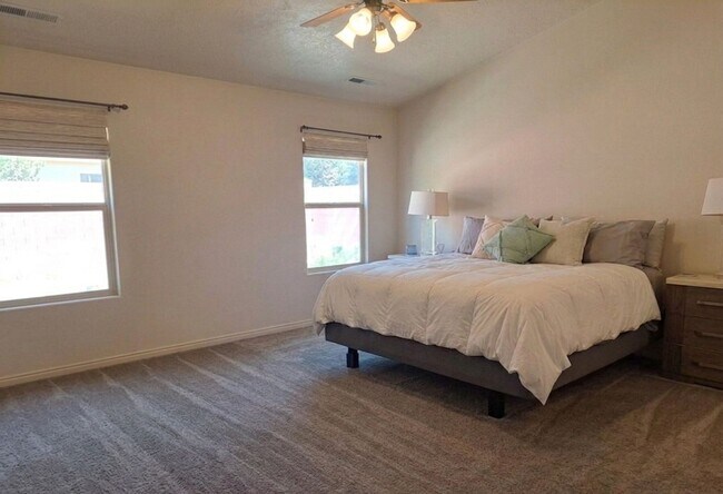 Building Photo - Snow Canyon Single Family