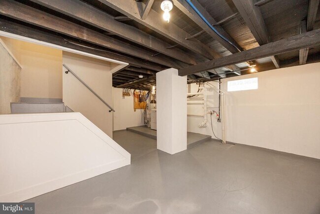 Building Photo - 559 A St