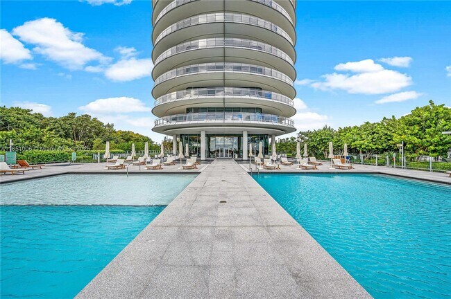 Building Photo - 8701 Collins Ave