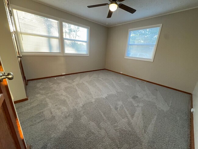 Building Photo - Stunning 2-Bed, 2-Bath Home with Oversized Garage!