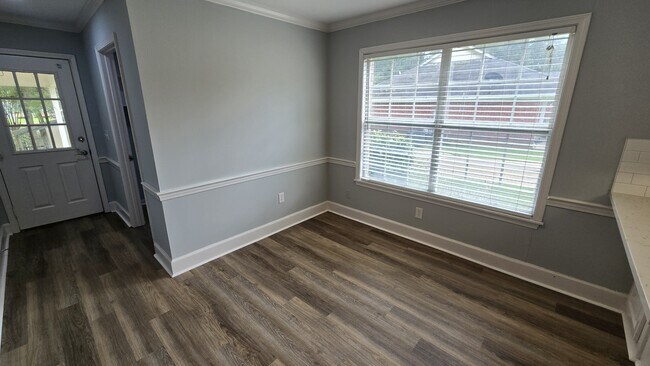 Building Photo - 405 Brentwood Dr