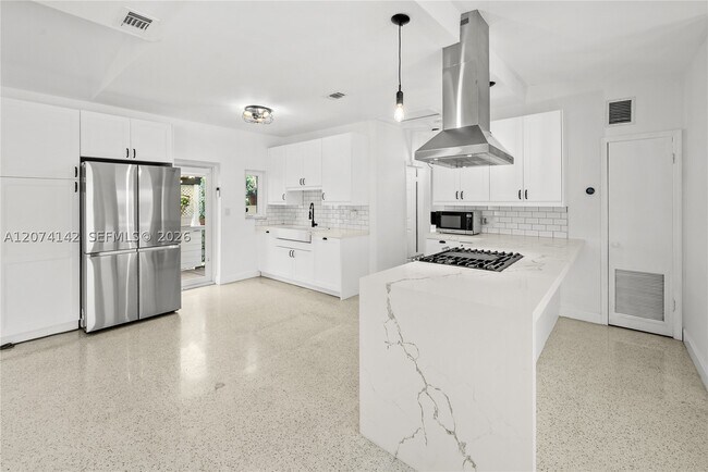Building Photo - 3130 SW 27th St
