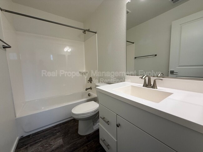 Building Photo - 2212 E Hidalgo Ave