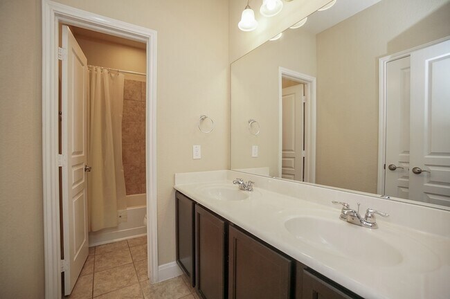 Building Photo - 28515 Pleasant Forest Dr