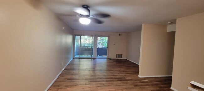 Building Photo - 1611 Hotel Cir S