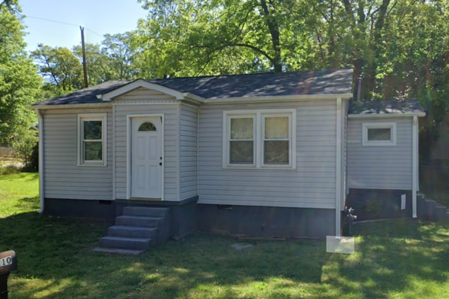Primary Photo - Charming Cottage Living in Greenville!