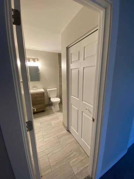 Building Photo - 125 Twin Oaks Dr