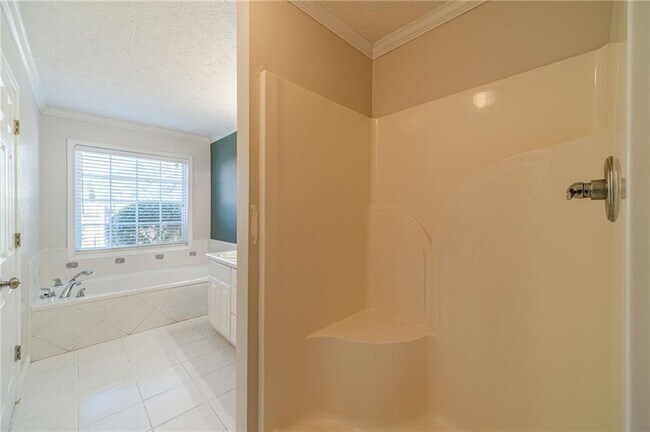 Building Photo - 231 Windermere Dr